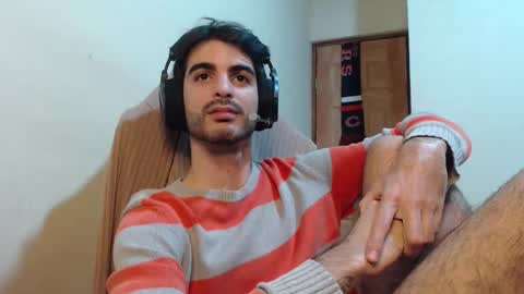 Snapshot of therazhanen chatting on 12-05-25, 06:22 Santiago Enrique online show from 12-05-25, 06:22