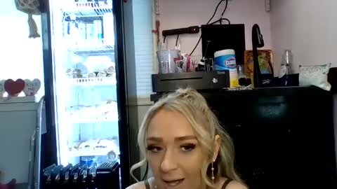 Snapshot of therealbabygofficial chatting on 02-19-25, 12:25 therealbabygofficial online show from 02-19-25, 12:25