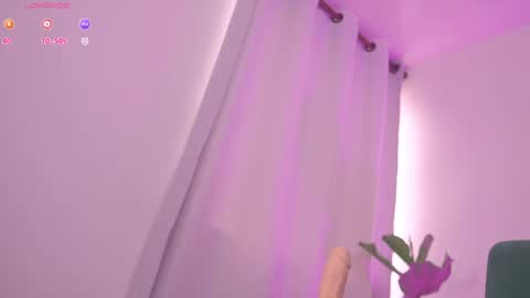 Snapshot of therealpeach_ chatting on 12-14-24, 02:21 online show from 12-14-24, 02:21