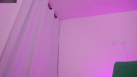 Snapshot of therealpeach_ chatting on 02-25-25, 11:30 online show from 02-25-25, 11:30