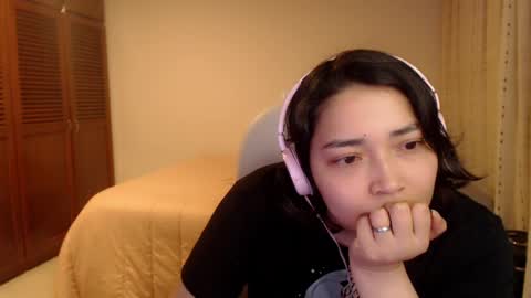 Snapshot of thetalkingbutt chatting on 05-27-26, 04:53 Mai online show from 05-27-26, 04:53