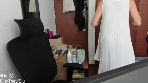 Nicole online show from 04-22-26, 03:02