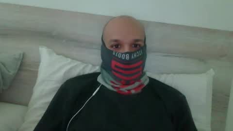 Scarf guy online show from 12-18-24, 03:11