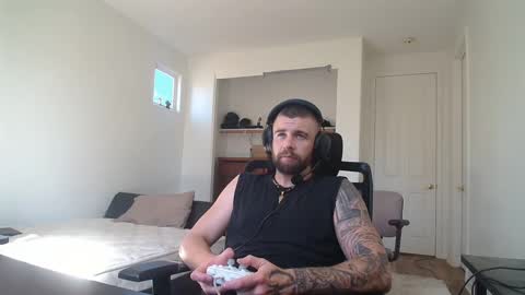 Snapshot of theufcfan_8181 chatting on 09-09-25, 10:42 troy online show from 09-09-25, 10:42