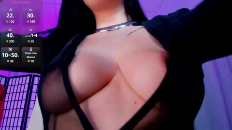 Snapshot of thewizardli chatting on 03-10-25, 05:18 Liz online show from 03-10-25, 05:18