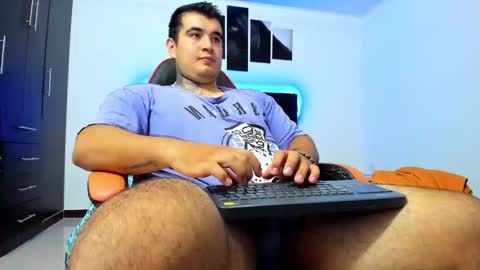 Snapshot of thiago_cp01 chatting on 01-18-26, 04:27 Thiago online show from 01-18-26, 04:27