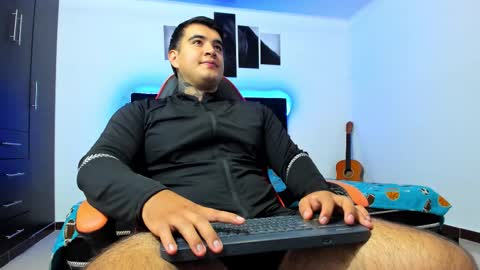 Snapshot of thiago_cp01 chatting on 03-10-26, 07:13 Thiago online show from 03-10-26, 07:13