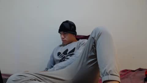 Thiago independent model online show from 12-17-24, 09:50