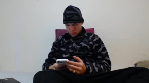 Thiago independent model online show from 01-03-25, 09:25