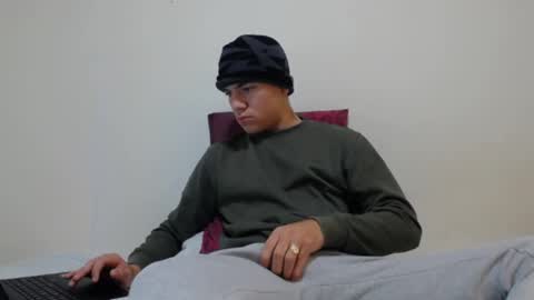 Thiago independent model online show from 01-05-25, 08:00