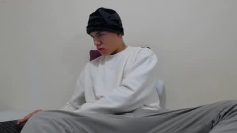 Thiago independent model online show from 01-08-25, 08:06