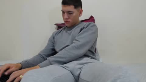 Thiago independent model online show from 01-24-25, 09:49