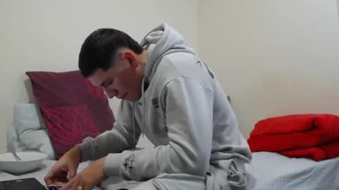 Thiago independent model online show from 01-25-25, 11:44