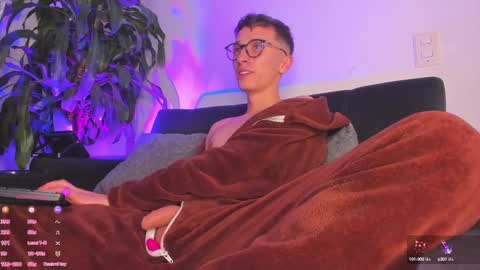 Snapshot of thiago_jones chatting on 02-23-25, 01:13 SanThiago online show from 02-23-25, 01:13