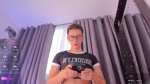 Snapshot of thiago_jones chatting on 10-15-25, 08:20 SanThiago online show from 10-15-25, 08:20