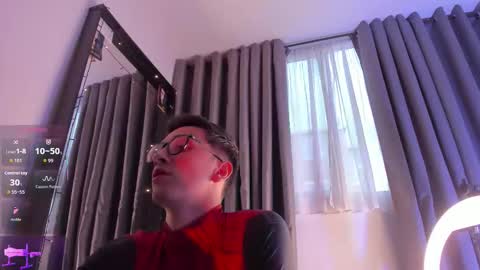 Snapshot of thiago_jones chatting on 10-18-25, 10:10 SanThiago online show from 10-18-25, 10:10