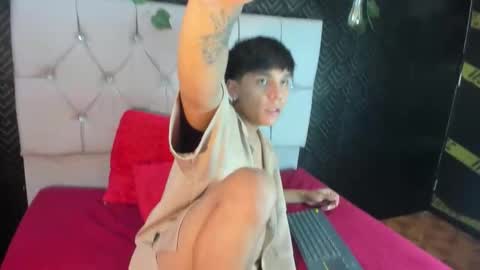 Snapshot of thiago_kozak chatting on 10-17-25, 01:03 thiago online show from 10-17-25, 01:03