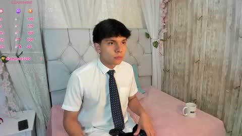 Snapshot of thiago_kozak chatting on 11-17-25, 01:17 thiago online show from 11-17-25, 01:17