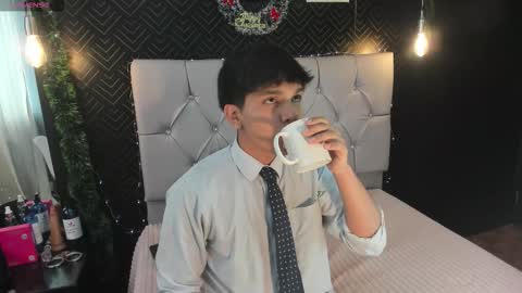 Snapshot of thiago_kozak chatting on 11-24-25, 01:00 thiago online show from 11-24-25, 01:00