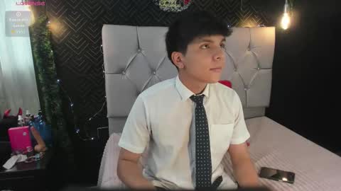 Snapshot of thiago_kozak chatting on 11-26-25, 01:56 thiago online show from 11-26-25, 01:56