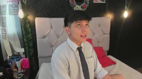 Snapshot of thiago_kozak chatting on 12-15-25, 01:48 thiago online show from 12-15-25, 01:48