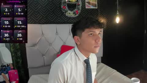Snapshot of thiago_kozak chatting on 12-19-25, 01:18 thiago online show from 12-19-25, 01:18