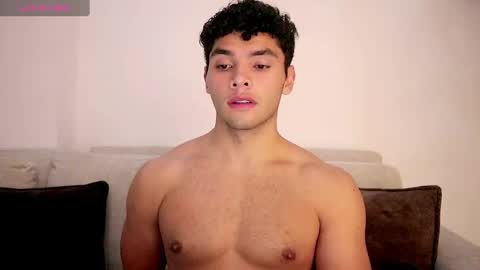 Snapshot of thiago_l chatting on 03-03-25, 12:48 Just Thiago online show from 03-03-25, 12:48