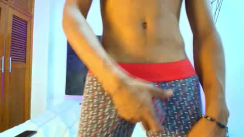 Snapshot of thiago_vegaa chatting on 10-30-25, 11:22 online show from 10-30-25, 11:22