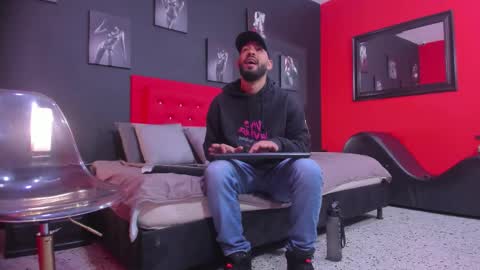 Thia Gomez online show from 11-24-25, 12:38