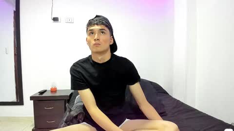 Snapshot of thiagowells_ chatting on 02-01-25, 01:23 Thiago Wells online show from 02-01-25, 01:23