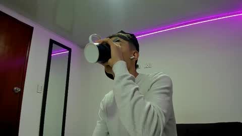 Snapshot of thiagowells_ chatting on 02-23-25, 03:45 Thiago Wells online show from 02-23-25, 03:45