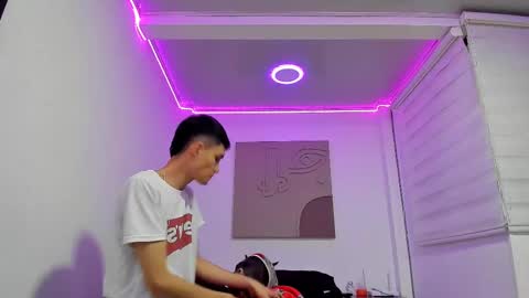 Snapshot of thiagowells_ chatting on 02-26-25, 03:53 Thiago Wells online show from 02-26-25, 03:53