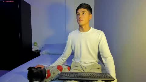 Snapshot of thiagowells_ chatting on 10-08-25, 08:17 Thiago Wells online show from 10-08-25, 08:17