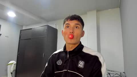 Snapshot of thiagowells_ chatting on 10-23-25, 11:03 Thiago Wells online show from 10-23-25, 11:03