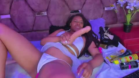 Snapshot of thiana_taylor chatting on 10-09-25, 09:57 thiana_taylor online show from 10-09-25, 09:57