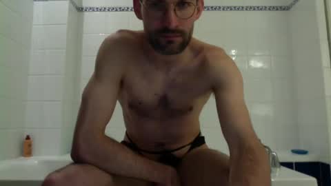 Snapshot of thibthib12 chatting on 02-17-25, 05:43 Thibthib online show from 02-17-25, 05:43