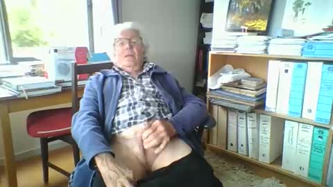 Snapshot of thickcockat71 chatting on 10-23-25, 01:05 Thickcockat71 online show from 10-23-25, 01:05