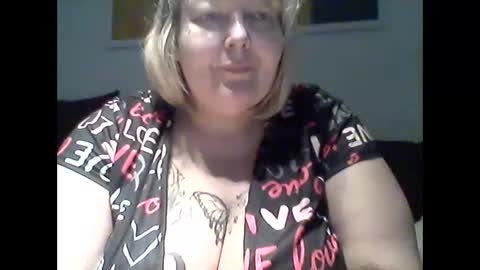 Snapshot of thickdarkangel chatting on 04-14-26, 02:12 thickdarkangel online show from 04-14-26, 02:12