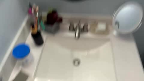 Snapshot of thickdixk068 chatting on 11-16-25, 12:33 thickdixk068 online show from 11-16-25, 12:33