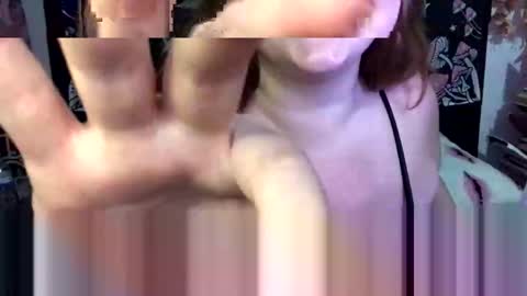 Ariel online show from 09-27-25, 01:38