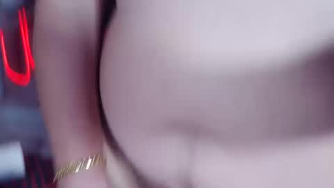 Snapshot of thickhandsomeman chatting on 12-24-24, 03:38 ThickHandsomeMan online show from 12-24-24, 03:38