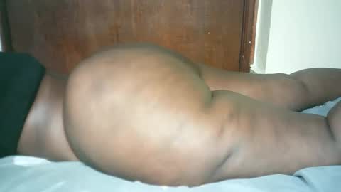 Snapshot of thickybabe_05 chatting on 01-28-25, 12:00 thickybabe_05 online show from 01-28-25, 12:00