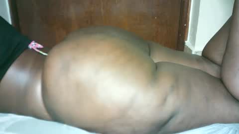 Snapshot of thickybabe_05 chatting on 03-04-25, 09:54 thickybabe_05 online show from 03-04-25, 09:54