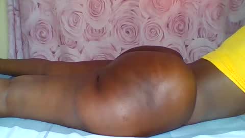 Snapshot of thickybabe_05 chatting on 11-11-25, 06:13 thickybabe_05 online show from 11-11-25, 06:13