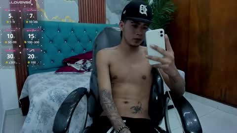 Snapshot of thiiago_collins chatting on 03-25-26, 10:49 THIAGO COLLINS online show from 03-25-26, 10:49