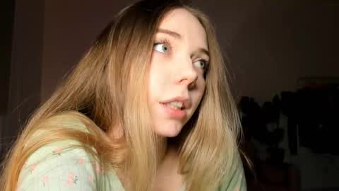 Snapshot of thisisamelia chatting on 02-28-25, 07:35 Amelia shows on mondays fridays and sundays if anything changes im giving updates on my fansly online show from 02-28-25, 07:35