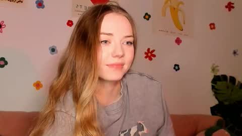 Snapshot of thisisamelia chatting on 10-24-25, 06:15 Amelia shows on mondays fridays and sundays if anything changes im giving updates on my fansly online show from 10-24-25, 06:15