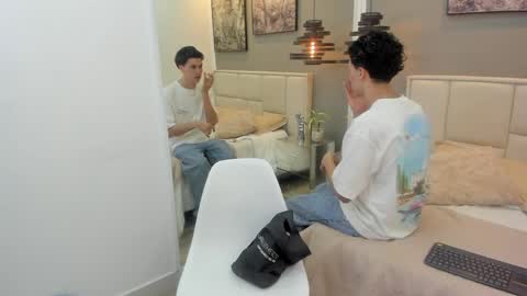 Snapshot of thom_ames chatting on 06-03-26, 11:24 Thom online show from 06-03-26, 11:24