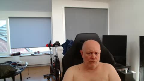 thomas315627 online show from 05-05-26, 06:21