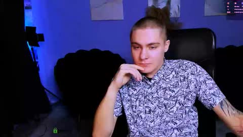 Snapshot of thomas_crow chatting on 11-22-25, 10:25 thomas_crow online show from 11-22-25, 10:25